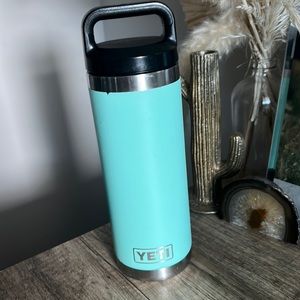 Yeti Rambler 18 oz Vacuum insulated stainless steel w/ twist cap